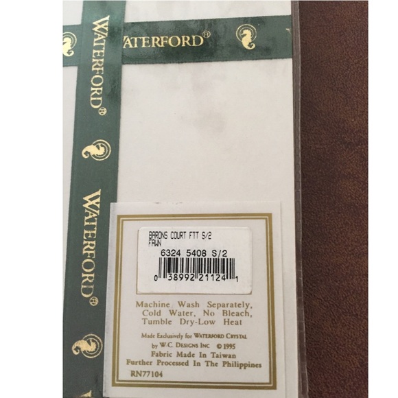 NWT Waterford set of 2 fingertip towels 14x20 - Picture 3 of 5